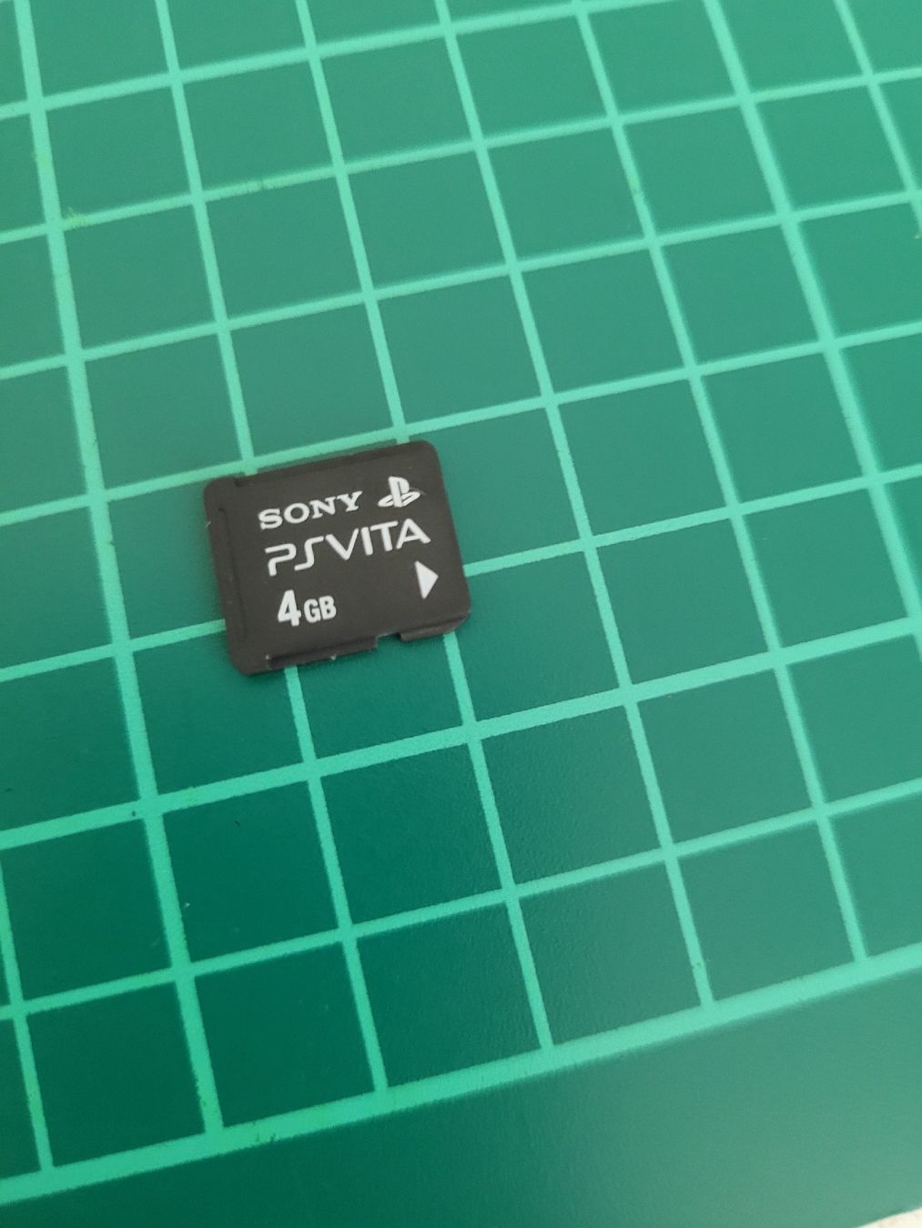 Sony Memory unit & Memory card: Sony PS Vita 4GB Memory Card - Tested and Working – Usato da Meyrin venduto da Retro-GZ