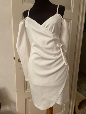 Sexy ASOS white off-the-shoulder summer dress