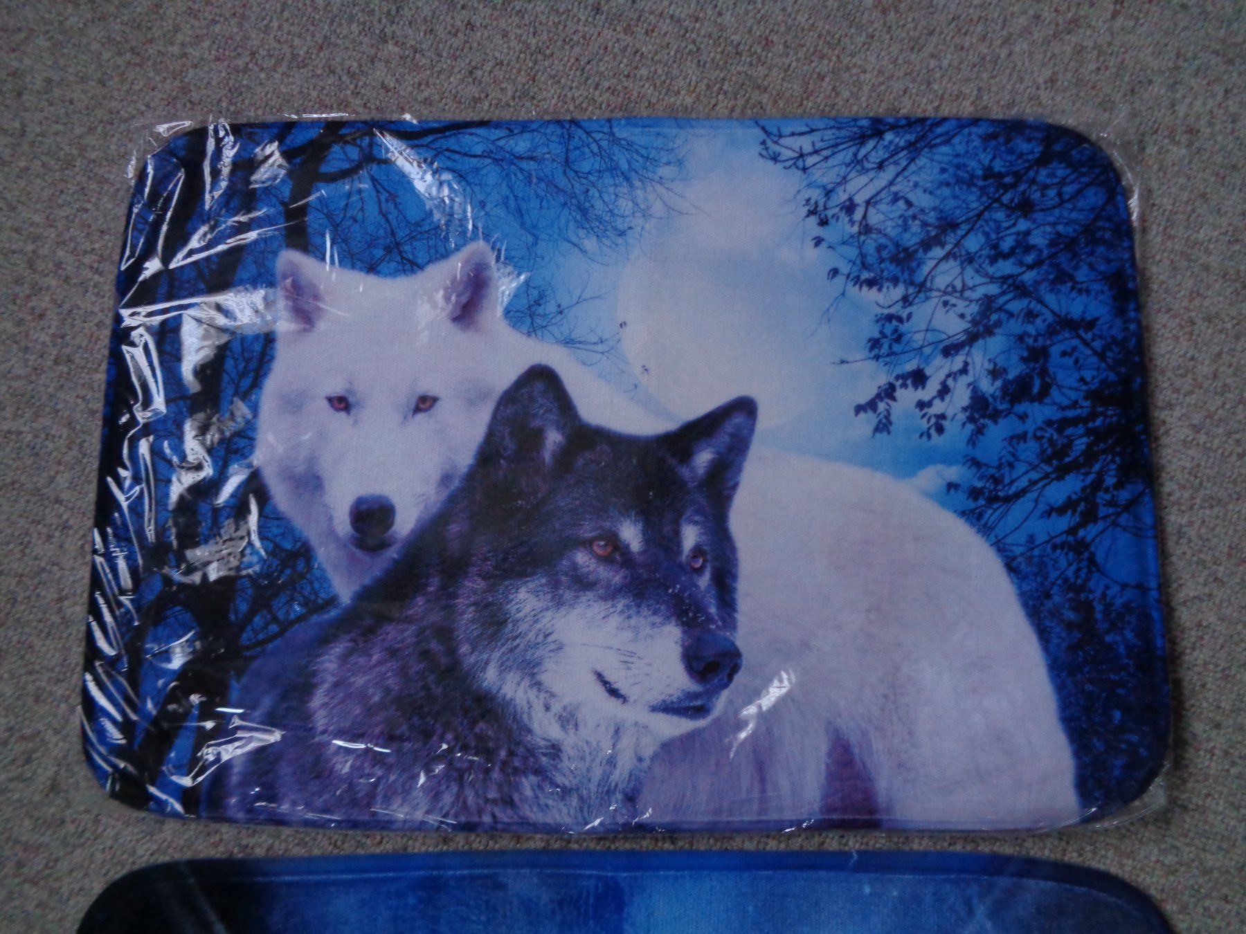 Tappeti: Matte mit Wolf (40x59cm) 2 Stk. – Nuovo (secondo la descrizione) da Langenbruck venduto da Gumsi 2