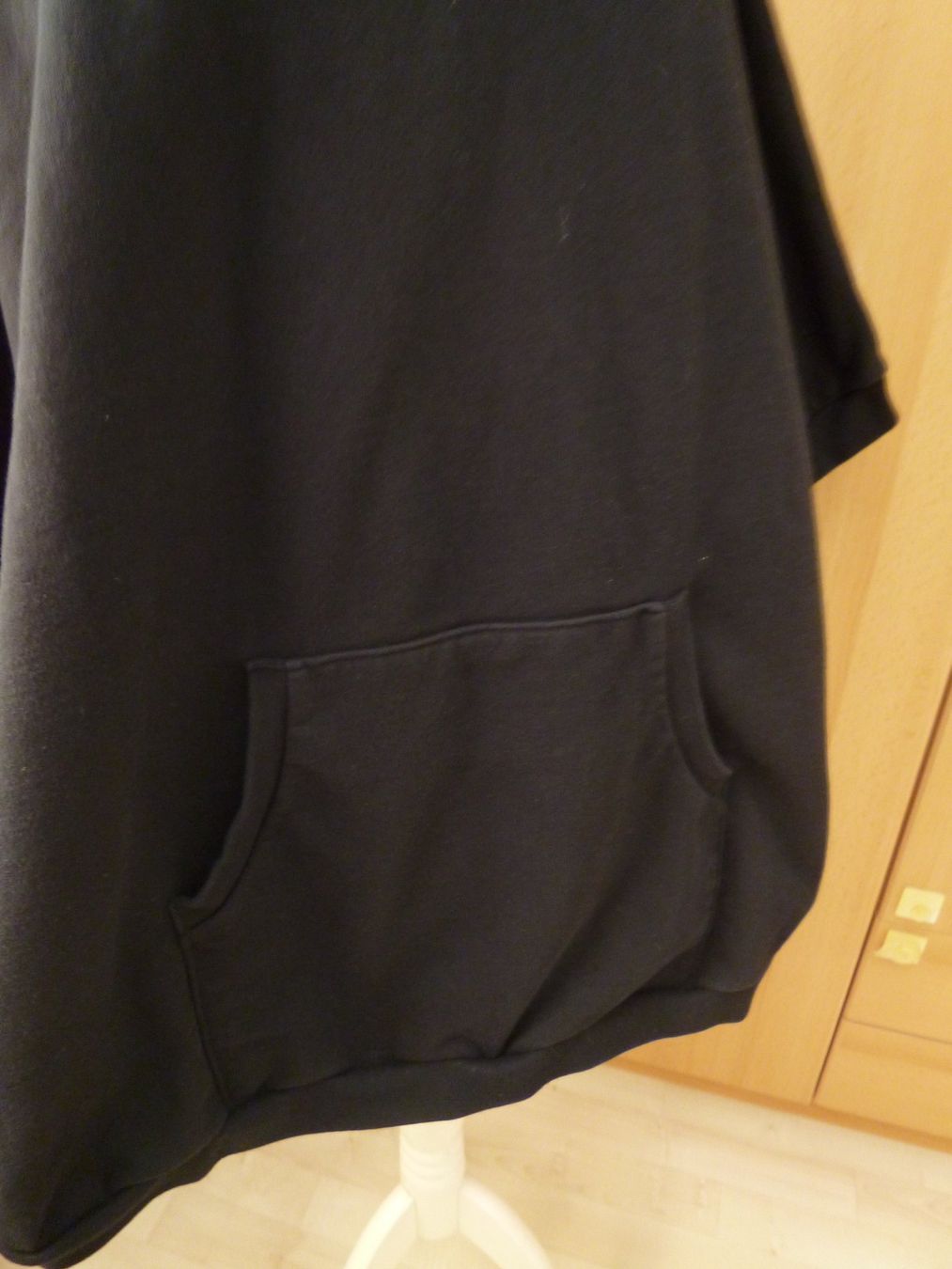 Altro in  Abbigliamento & Accessori: schwarzer onesize Kapuzen-Poncho /  Cape – Usato da Dättlikon venduto da Mamakuga 4