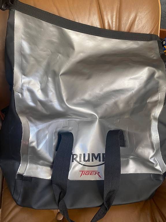 Sacs: TRIUMPH Tiger Motorradtasche – D'occasion à Grossaffoltern par -wabi-sabi 2