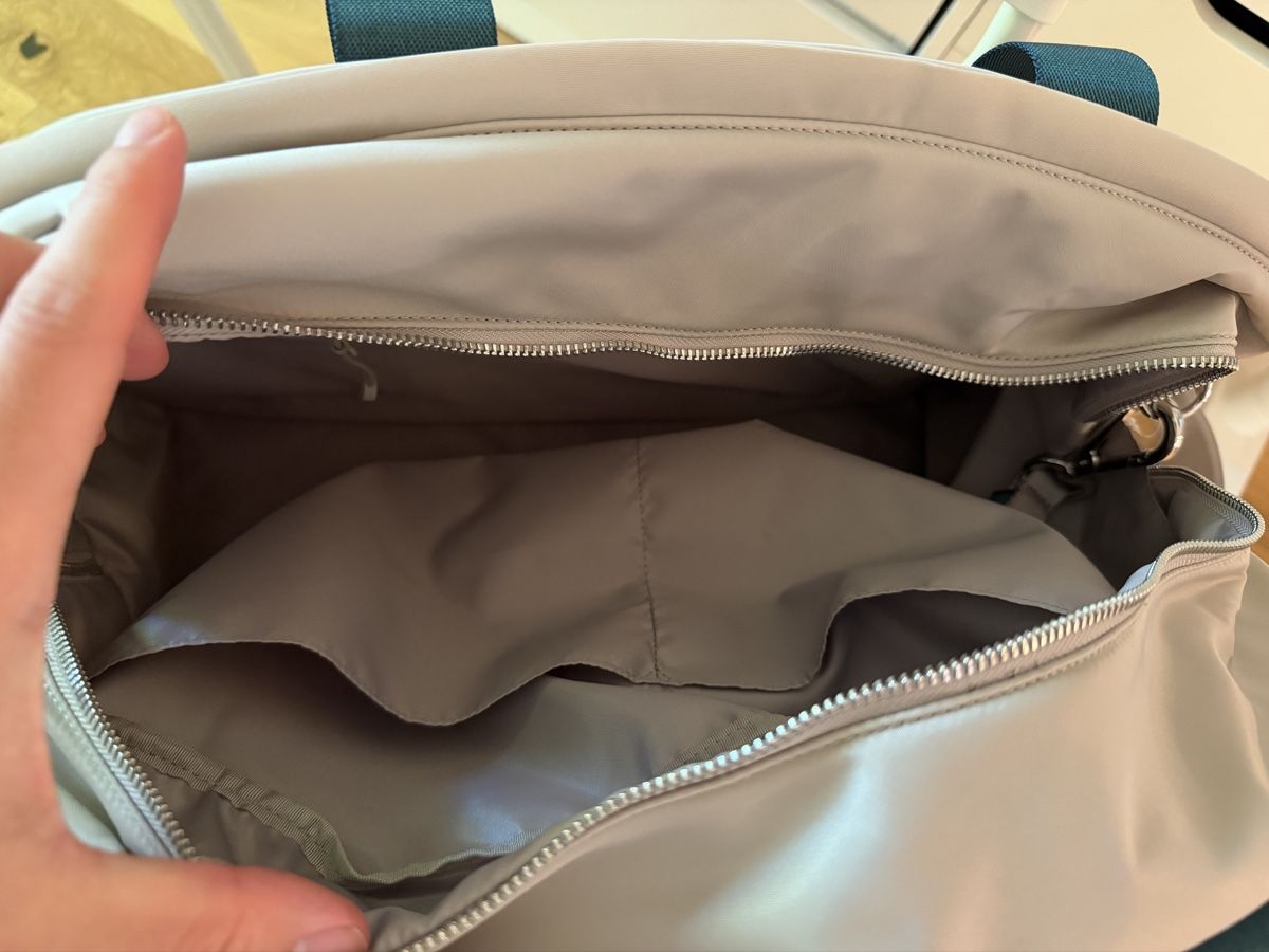 Lululemon Borse: Lululemon City Essentials Duffle Bag 28 L – Nuovo (secondo la descrizione) da Küsnacht ZH venduto da guo_rnh6 4