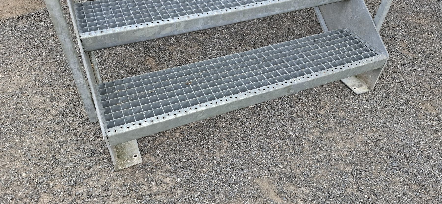 Scale: Treppe verzinkt mit Geländer – Usato da Reichenbach i. K. venduto da Wskorpion 4