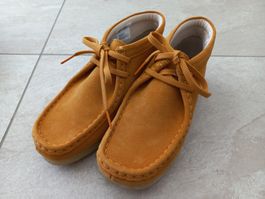Clarks Wallabee Boots Gr. 34 Turmeric – neuwertig