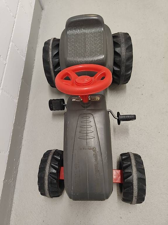 Fahrzeuge für Kinder: Kindertraktor  – Gebraucht aus St. Gallen von nin_5k7b