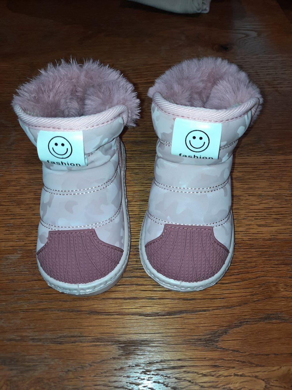 Scarpe per ragazze: Neue Winterschuhe in der Grösse 22 – Nuovo (secondo la descrizione) da Reiden venduto da armand8