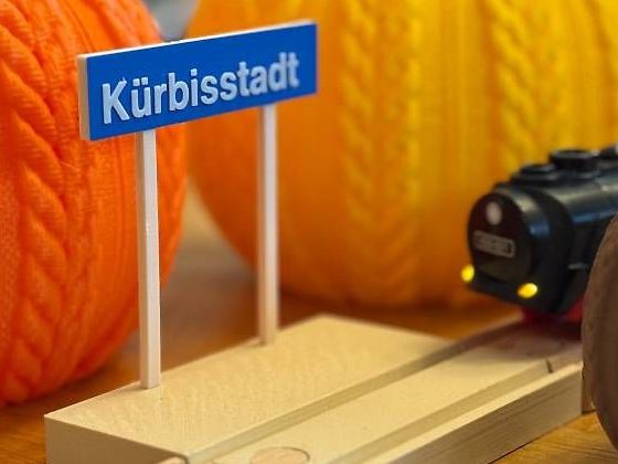 Giocattoli: Individualisierbare Bahnhofsplattform (Brio-kompatibel) – Nuovo e nell'imballaggio originale da Bussigny venduto da GameCraft