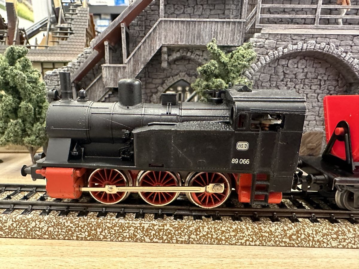 Märklin Modelleisenbahnen: Märklin 3104 DB BR 89 Güterzug – Gebraucht aus Lupsingen von New-Haven 1