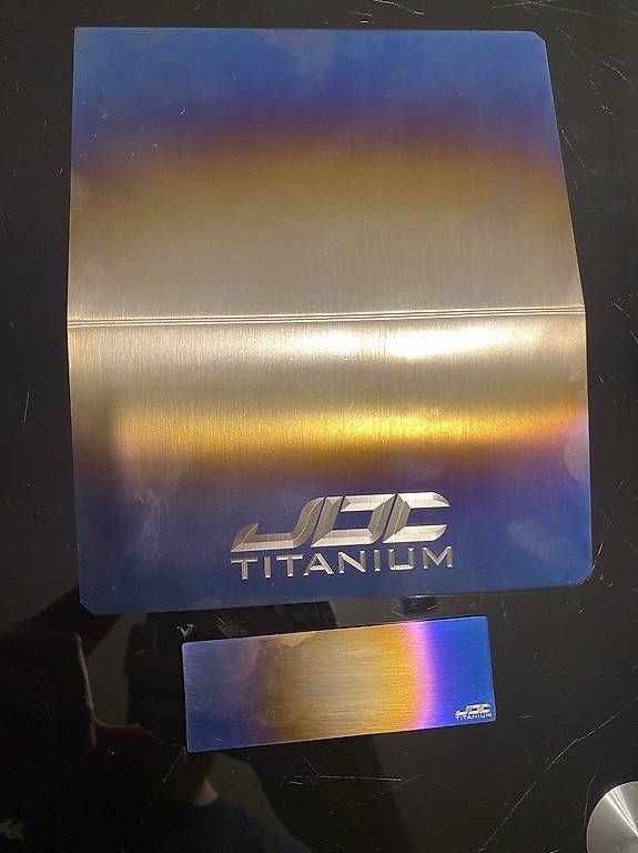 Stromzufuhr: JDC Titanium Sicherungskasten & Relaisabdeckung  – Neu und originalverpackt aus Grenchen von Evolover