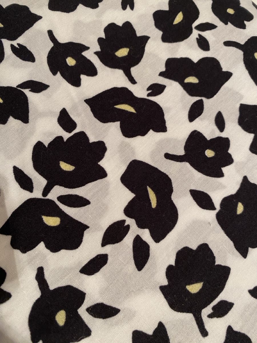 Tessuti: Stoff schwarz-weiss Blumenmuster 135x155 – Nuovo (secondo la descrizione) da Flawil venduto da sonnengeist 1