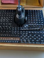 Seitz Triebnietmaschine, mit Sockel