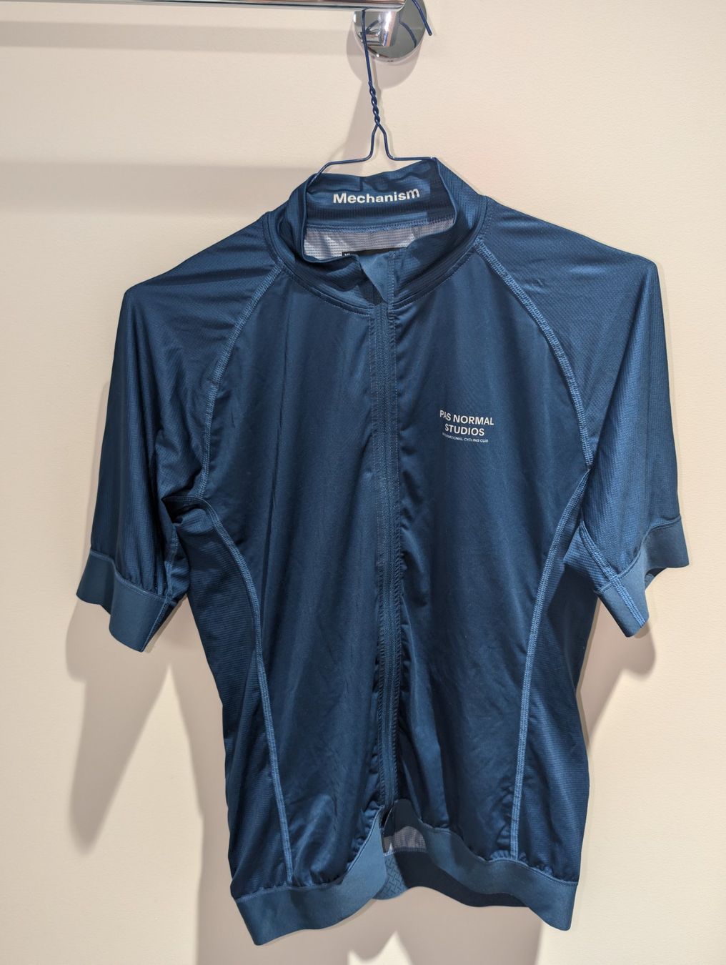 Pas Normal Studios Leibchen & Hosen: Velojersey Kurzarm Pas Normal Studios – Gebraucht aus Zürich von patmeye 1