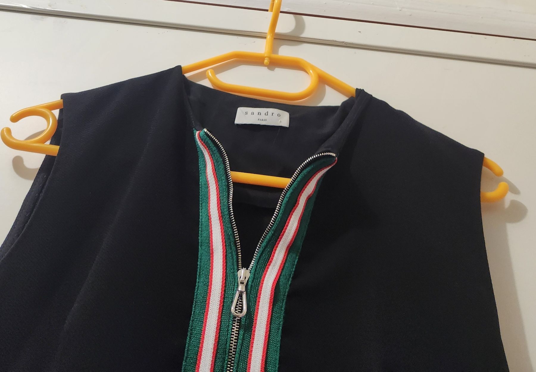 Sandro Vestiti: Robe Sandro noir sans manches fermeture éclair taille 2 – Usato da Niedergösgen venduto da Eva2410 5