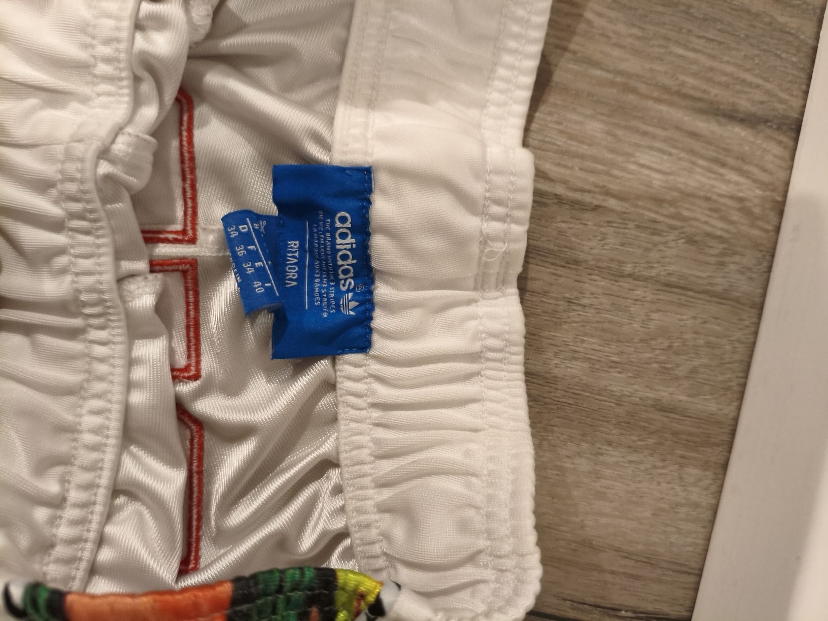 Adidas Pantaloni: pantaloncini Adidas – Usato da Bioggio venduto da OresteIronix