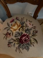 Stuhl mit Blumenstickerei guter Zustand