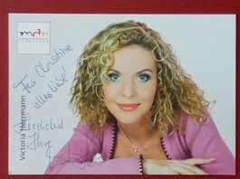 Victoria Herrmann Autogramm signiert Fotopostkarte 10x15cm