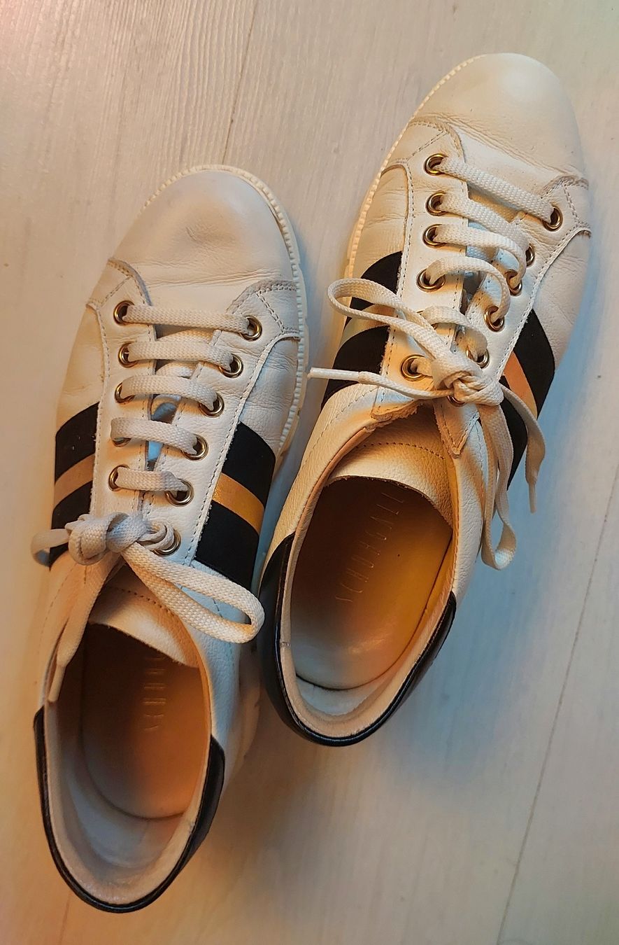Chaussures femmes: Sneaker – D'occasion à Brunnen par CHOUCHOU. 1