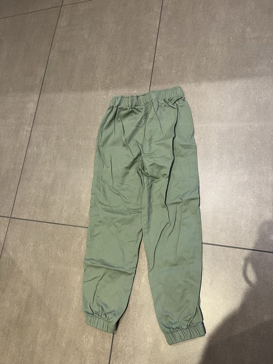 H&M Pantaloni: ***H&M*** NEU: Jogger Pants Gr. 122 – Nuovo (secondo la descrizione) da Volketswil venduto da Kephren 2
