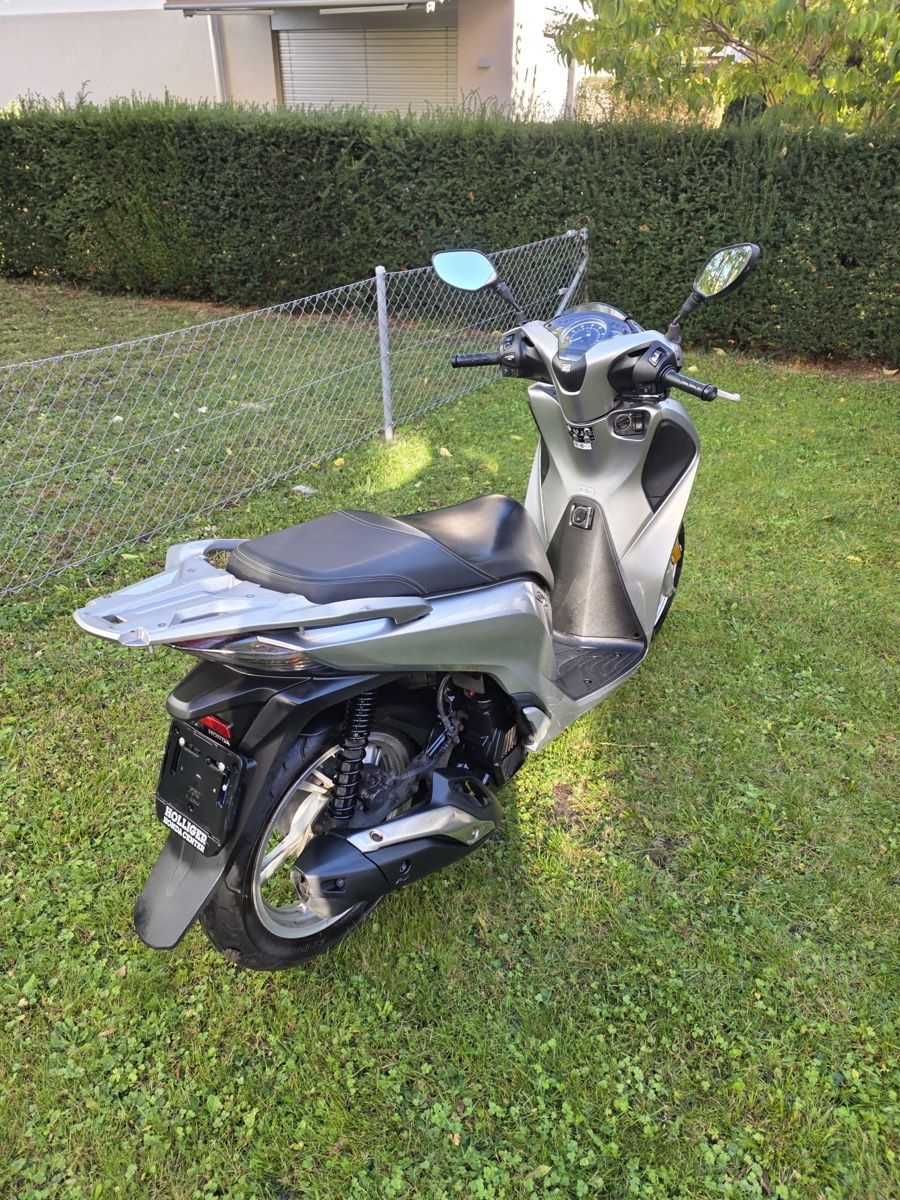 Honda Scooter: Honda SH 125CC – Usato da Winterthur venduto da YARA.2006 1