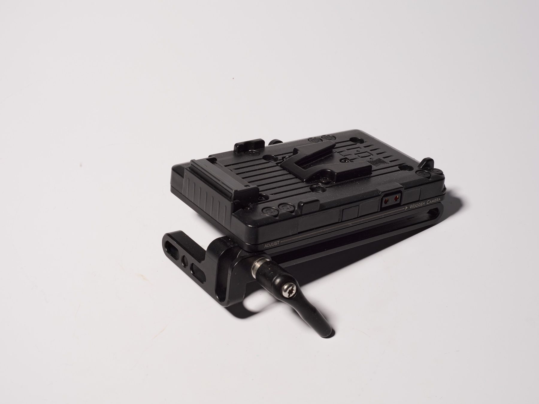 Supporti a parete: Wooden Camera V-Mount Battery Sled / Plate – Usato da Zürich venduto da patrickroppel