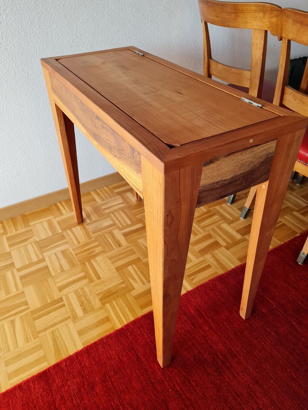 Tische: Beistelltisch mit Klappdeckel – Gebraucht aus Maur von Tashi010 1