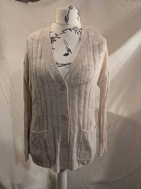 Giacche: Halbtransparente beige Strickjacke, Grösse XS – Usato da Schwyz venduto da Magdalena86