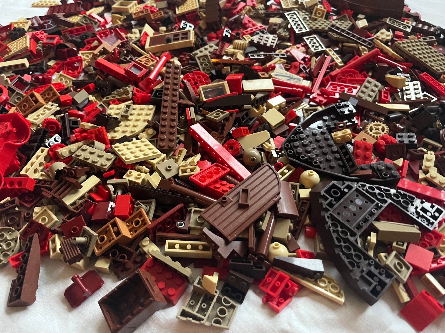 Lego Baukästen: Lego Einzelteile rot-braun-beige – Gebraucht aus Biel/Bienne von and040 2