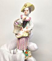 Meissen Porzellanfigur "Gärtnermädchen-Blumenkorb"Meissner