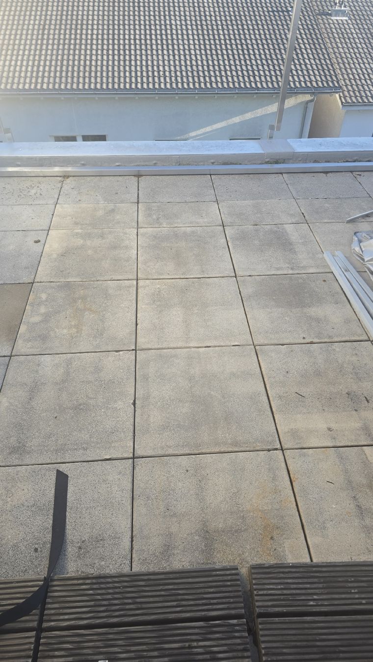 Rivestimenti per pavimenti: Gartenplatte 50x50cm ca. 50 + 20m2 – Usato da Neuenegg venduto da Schwab82 4