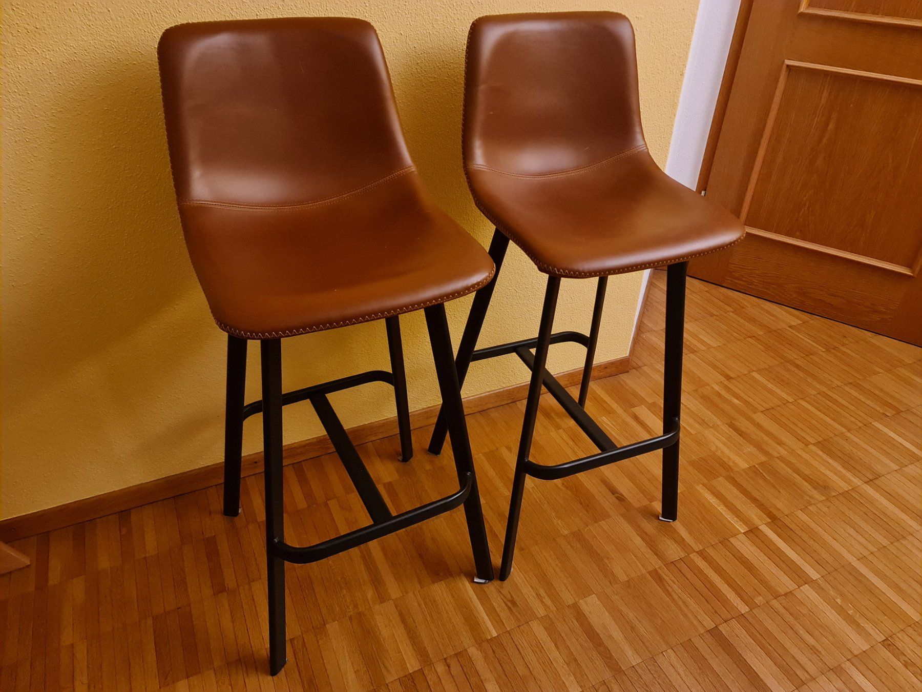 Sgabelli: 2er Set Barhocker, Leder Braun, neuwertig – Nuovo e nell'imballaggio originale da Würenlos venduto da mbe_6c7v