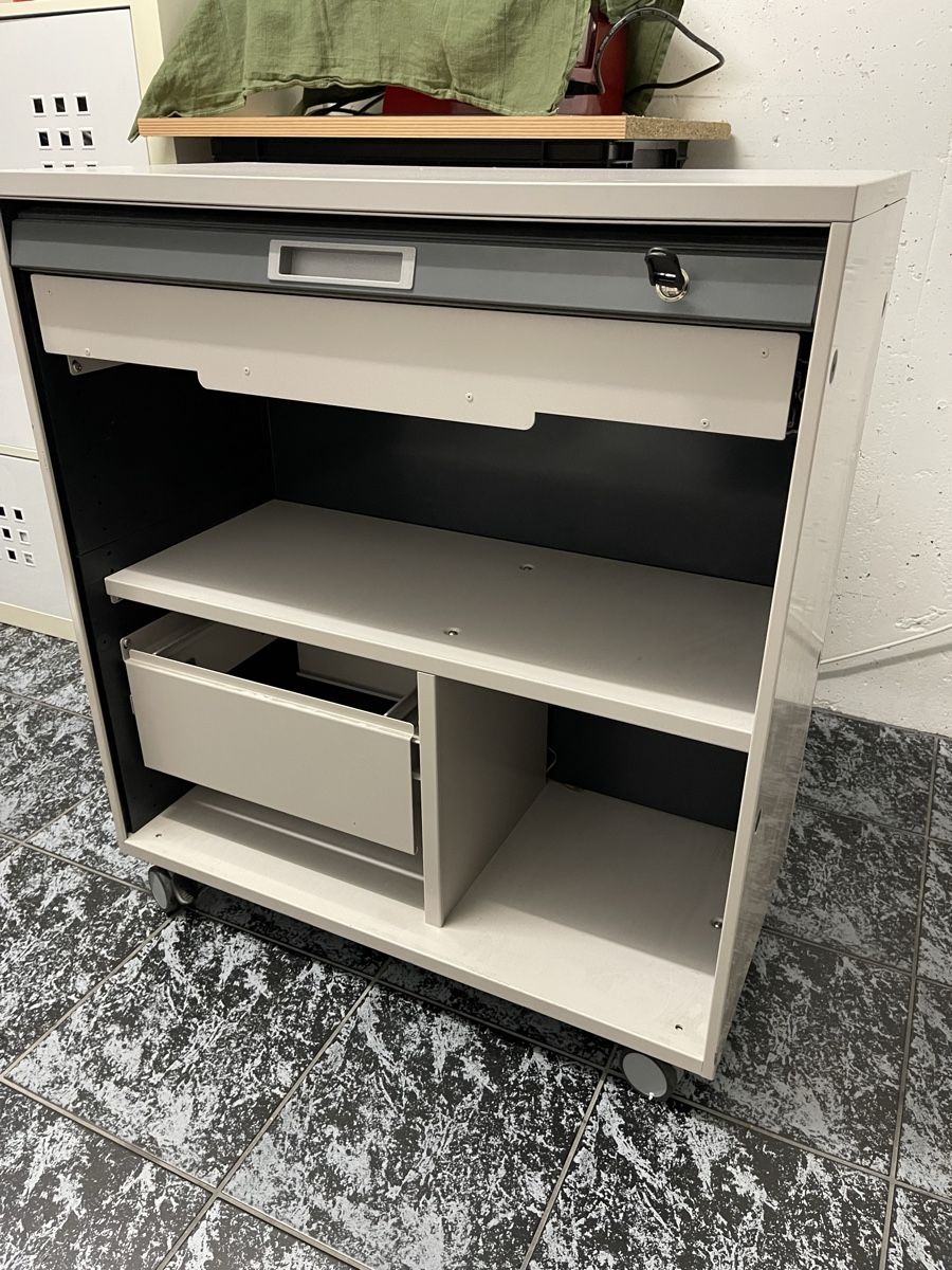 Lista Korpus: Rollschrank mit abschliessbaren Türen – Gebraucht aus Winterthur von Vinyljunkie 4
