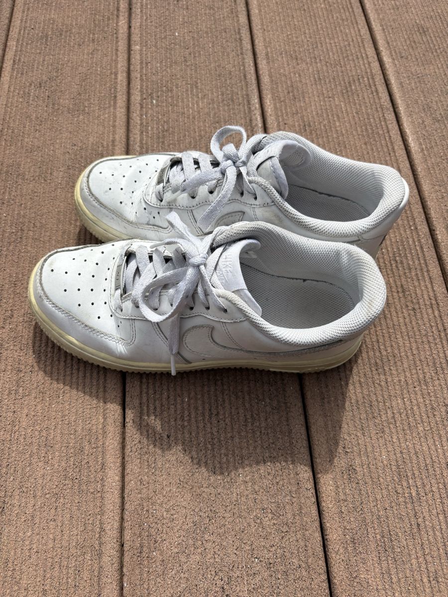 Nike Scarpe da uomo: Nike Air Force 1 weiss, Grösse 38.5 – Usato da Dallenwil venduto da ami_72w6