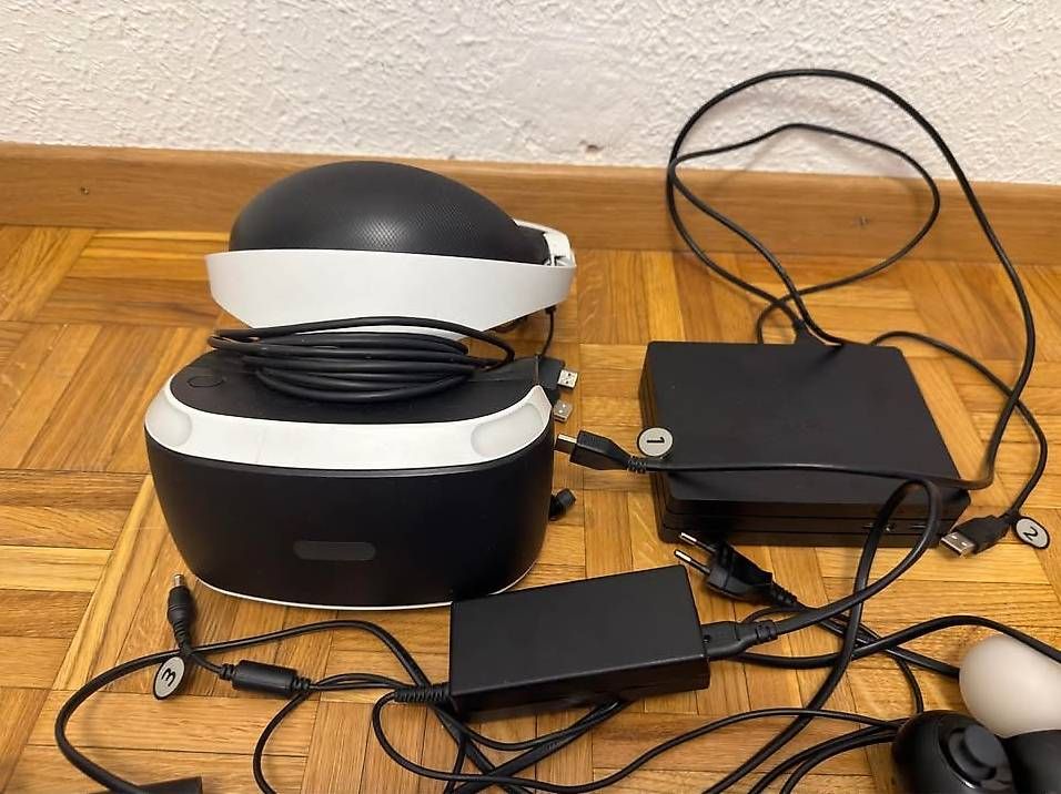 Konsolen: PlayStation VR complet + caméra + 2 manettes Move + jeu PS4 – Gebraucht aus Meyrin von dianalopes 1