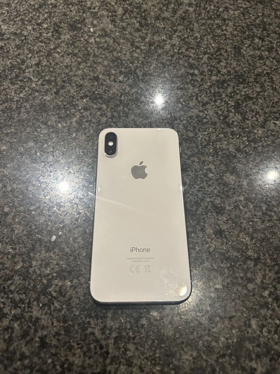 Apple Handys / Smartphones: iPhone XS, Rückseite Top Zustand, display hat risse – Gebraucht aus Jona von dkjfklslkjdf