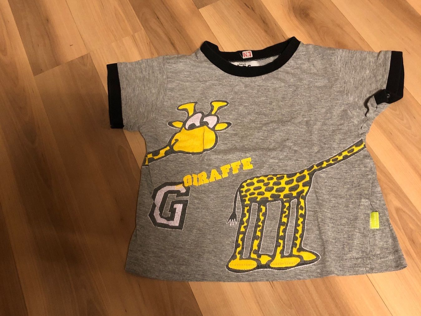 Hemden, T-Shirts & Polos: T-Shirt Set Grösse 104 – Gebraucht aus Vilters von san_2t9g 1