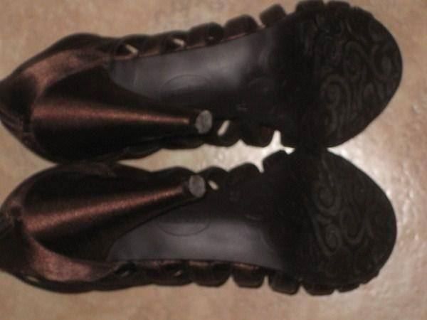 Dosenbach Scarpe da donna: Sandalette / Pumps braun schimmernd Grösse 37 – Nuovo (secondo la descrizione) da Füllinsdorf venduto da Schlupp 3