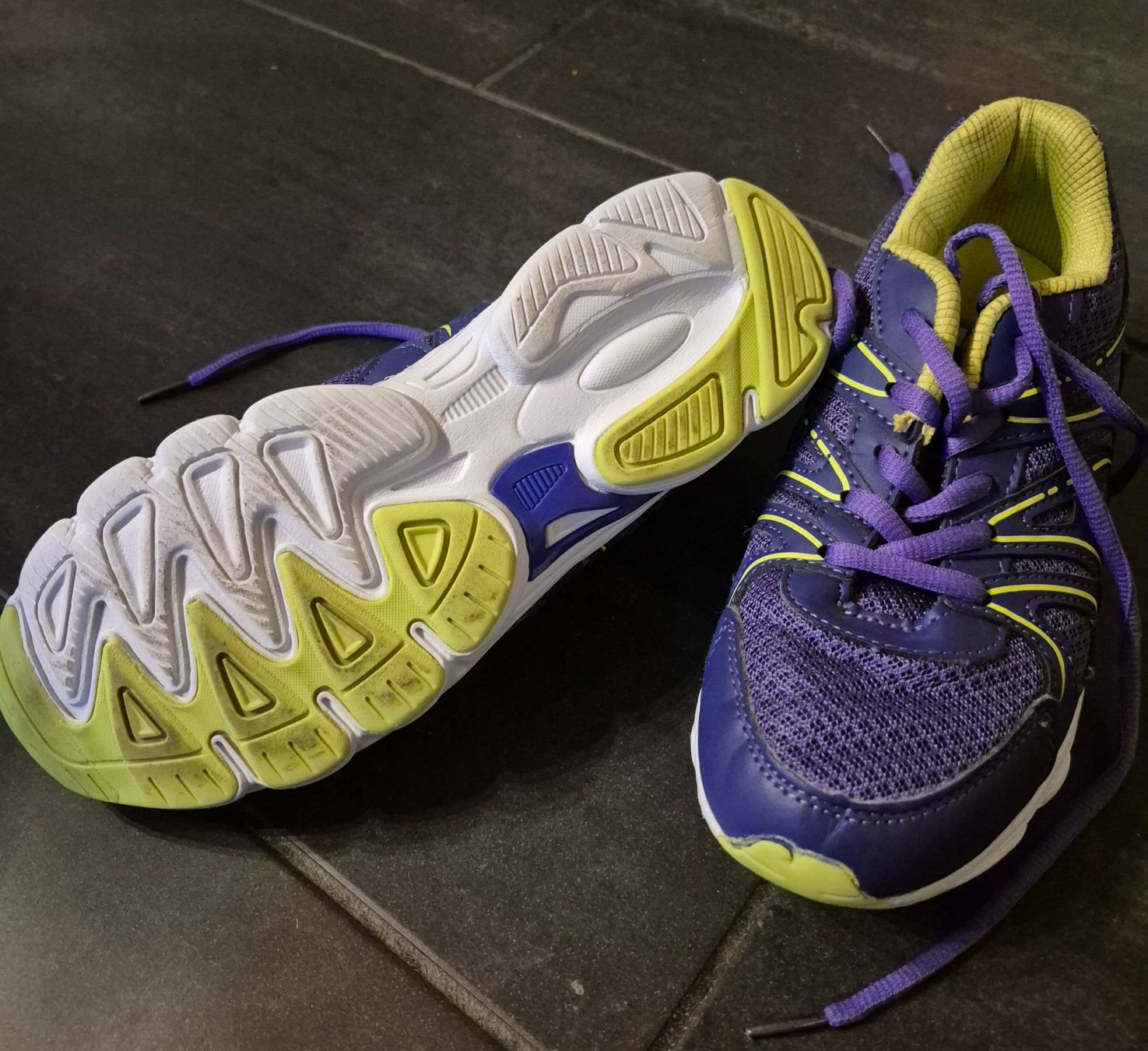 Scarpe per ragazze: Turnschuh Gr. 35 – Usato da Tscherlach venduto da aldi14 1