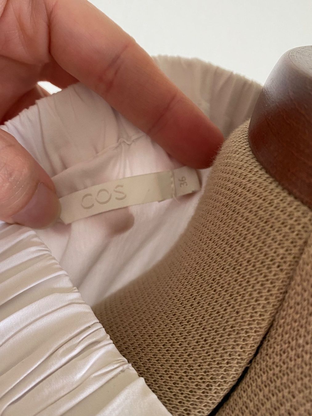 Cos Camicette: Blouse blanche COS – Usato da Basel venduto da Maria-Alexa 3