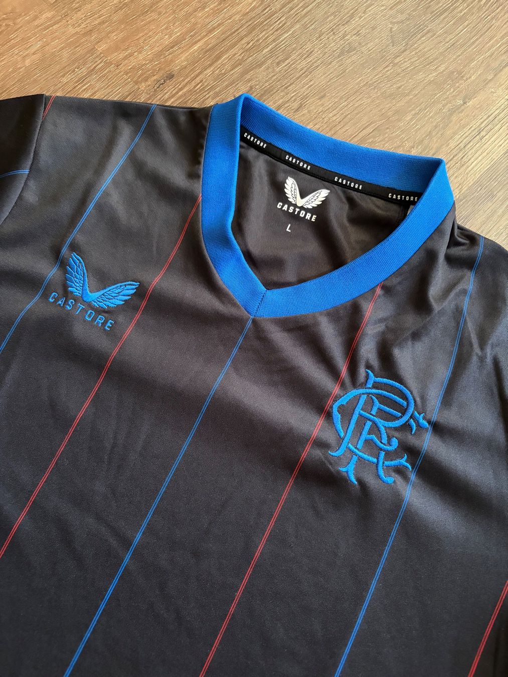 Leibchen & Hosen: Glasgow Rangers Trikot Gr. L – Gebraucht aus Muttenz von bargain_hunter 1