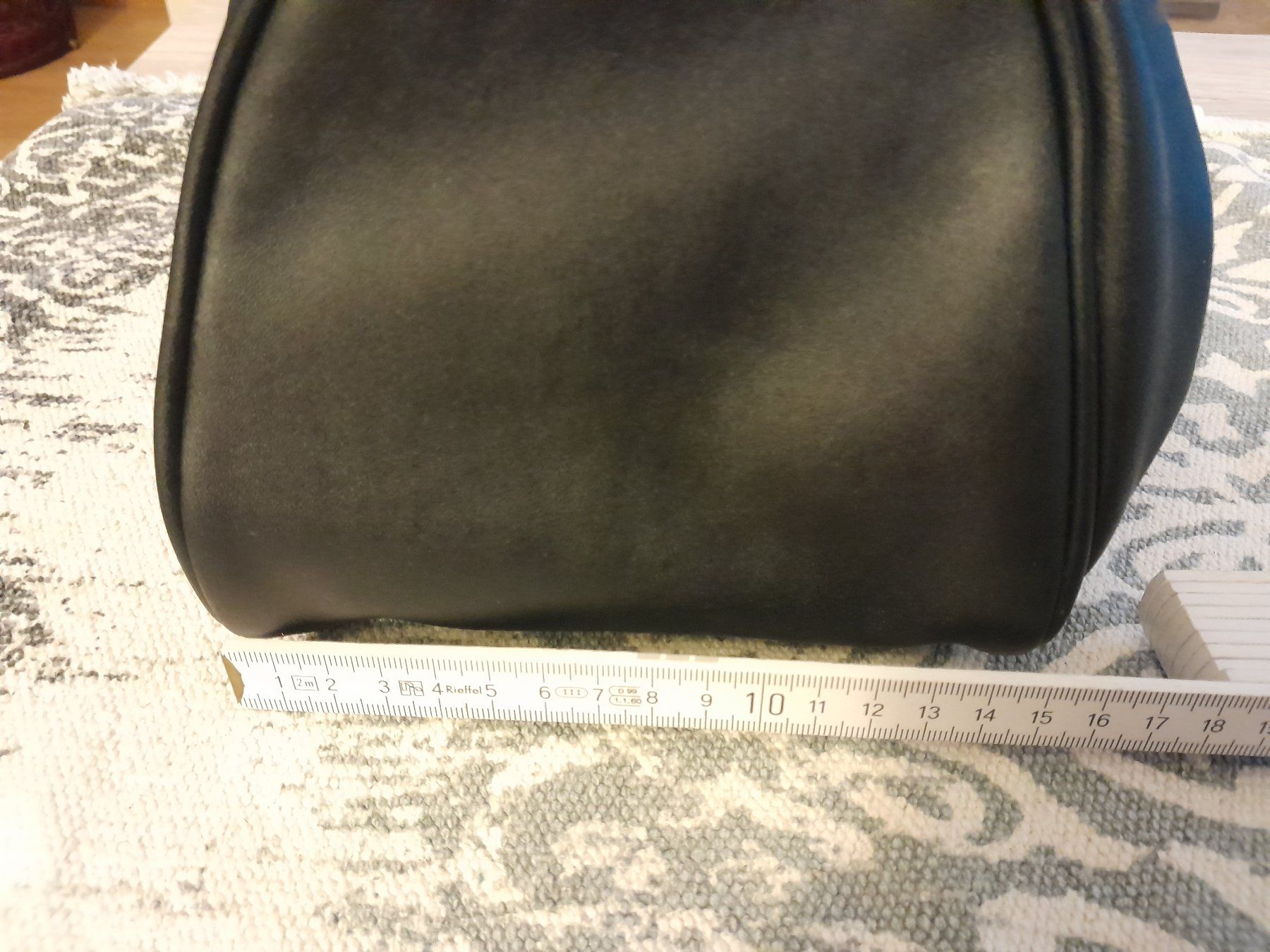 Custodie per cosmetici: Necessaire/ Kulturtasche Damen schwarz – Usato da Zürich venduto da Sustainability 1