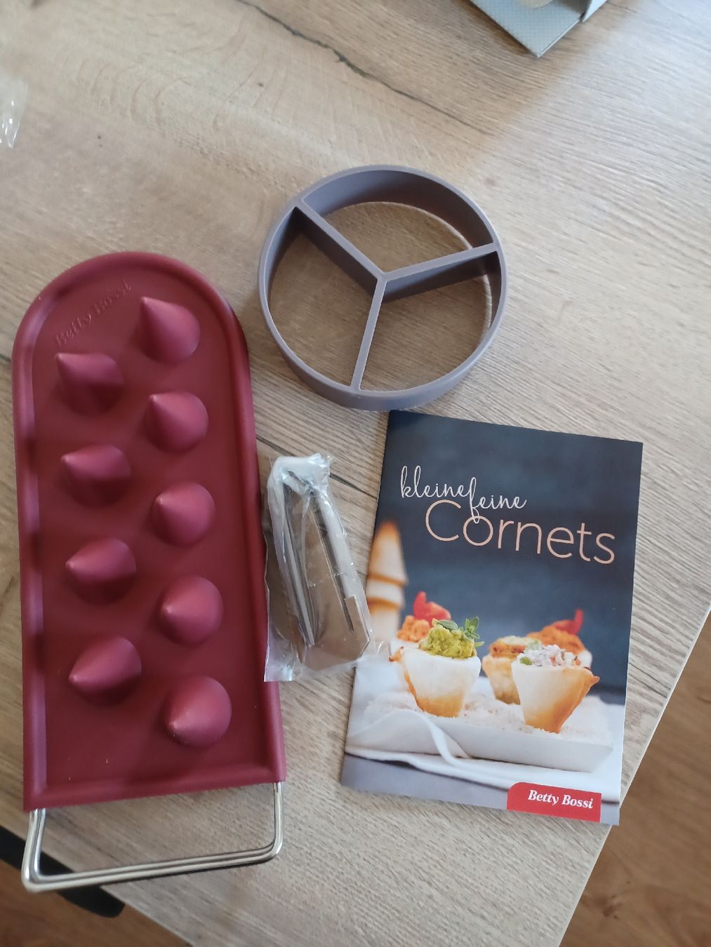 Betty Bossi Backformen: Kleine feine Cornets  – Neu (gemäss Beschreibung) aus Hasle LU von Bob86