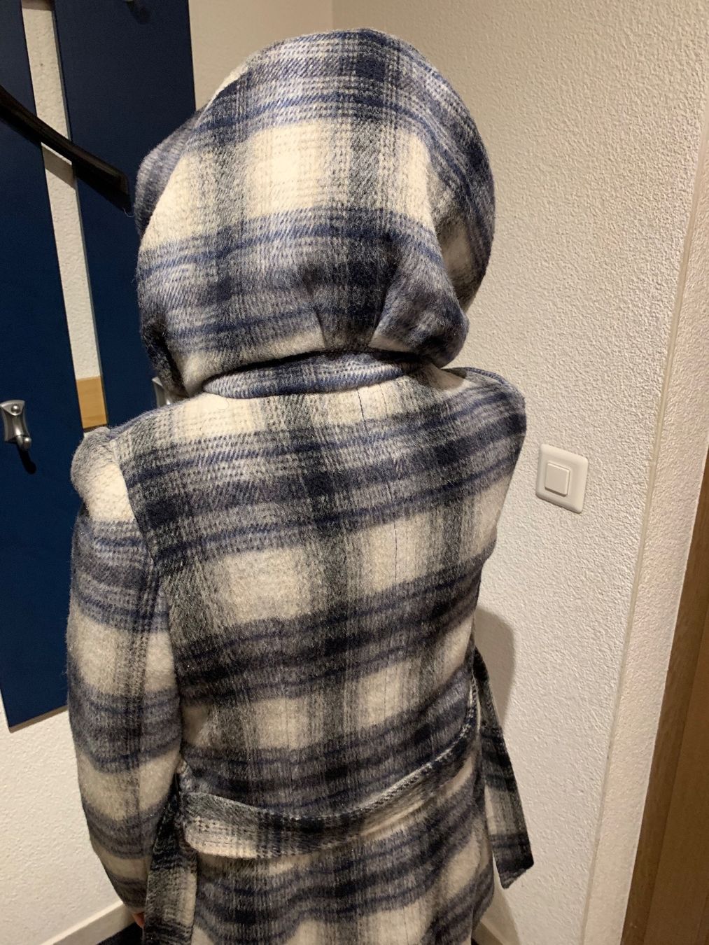 Zara Cappotti: Damen Mantel mit grosse Kapuze. – Usato da Huttwil venduto da Nedja0 1