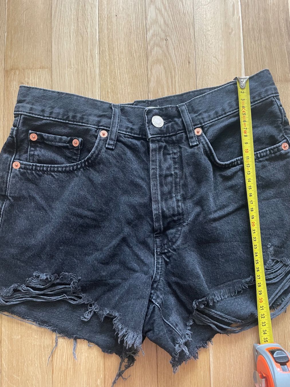 Mango Jeans: Short Noir Mango – Usato da Sierre venduto da e_vrn 4