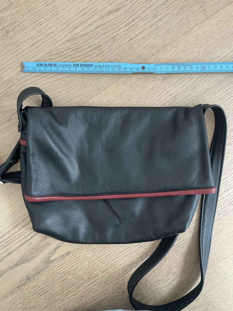 Taschen für Damen: Vintage Schwarze Ledertasche – Gebraucht aus Wetzikon ZH von phare 3