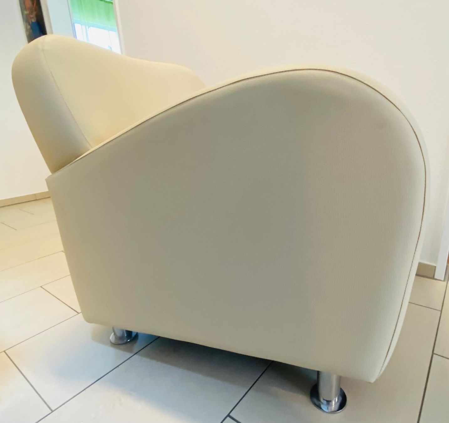 Sessel: Moderner Eierschalen-Weiße Ledersessel - 80x80x70 cm – Gebraucht aus Reinach BL von Rene_T 2