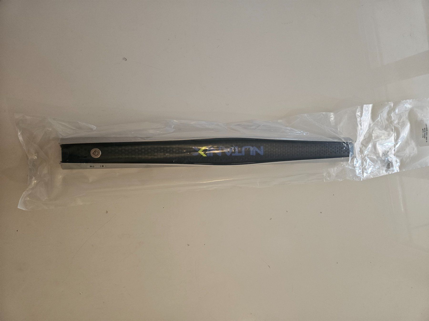Server: Nutanix 1U server bezel front plate – Nuovo e nell'imballaggio originale da Lausanne venduto da FamilleCool 1