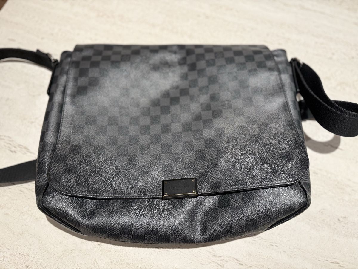 Louis Vuitton Borse: Louis Vuitton District vinyl business tasche – Usato da Untersiggenthal venduto da Sabrina1403 5