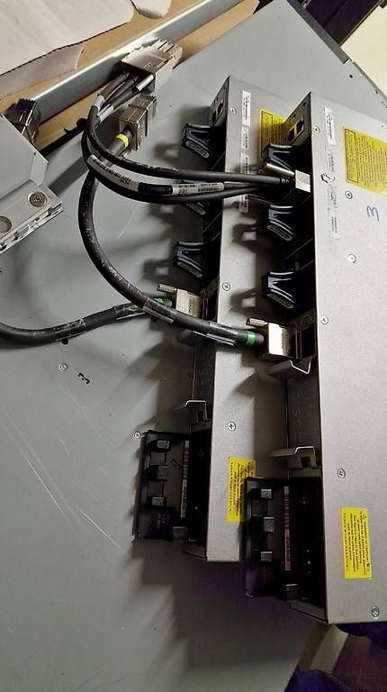 Hubs & Switches: Switch Cisco Catalyst 3850 - 24 – D'occasion à Meyrin par Winner1185 2