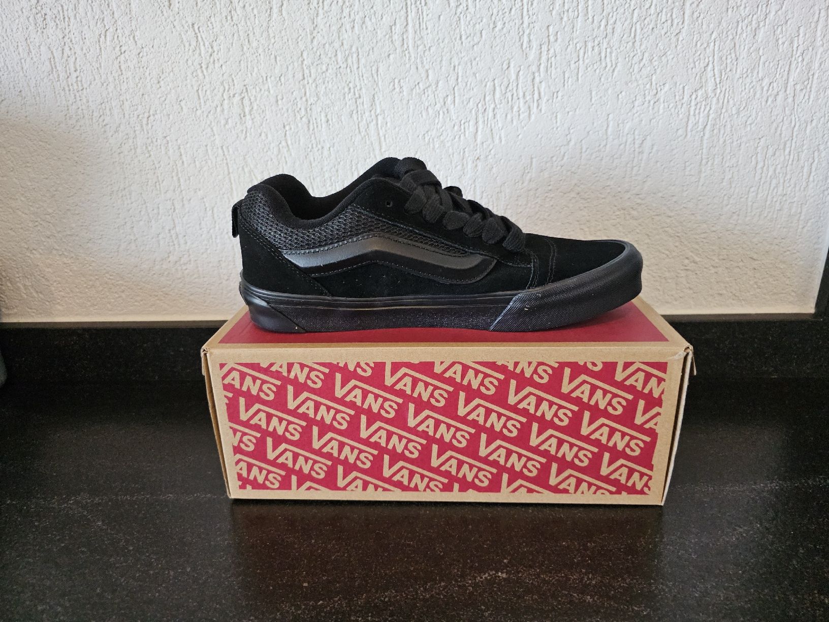 Vans Herrenschuhe: Neuves - Vans knu skool taille 42 – Neu und originalverpackt aus Attalens von mar_rq8k