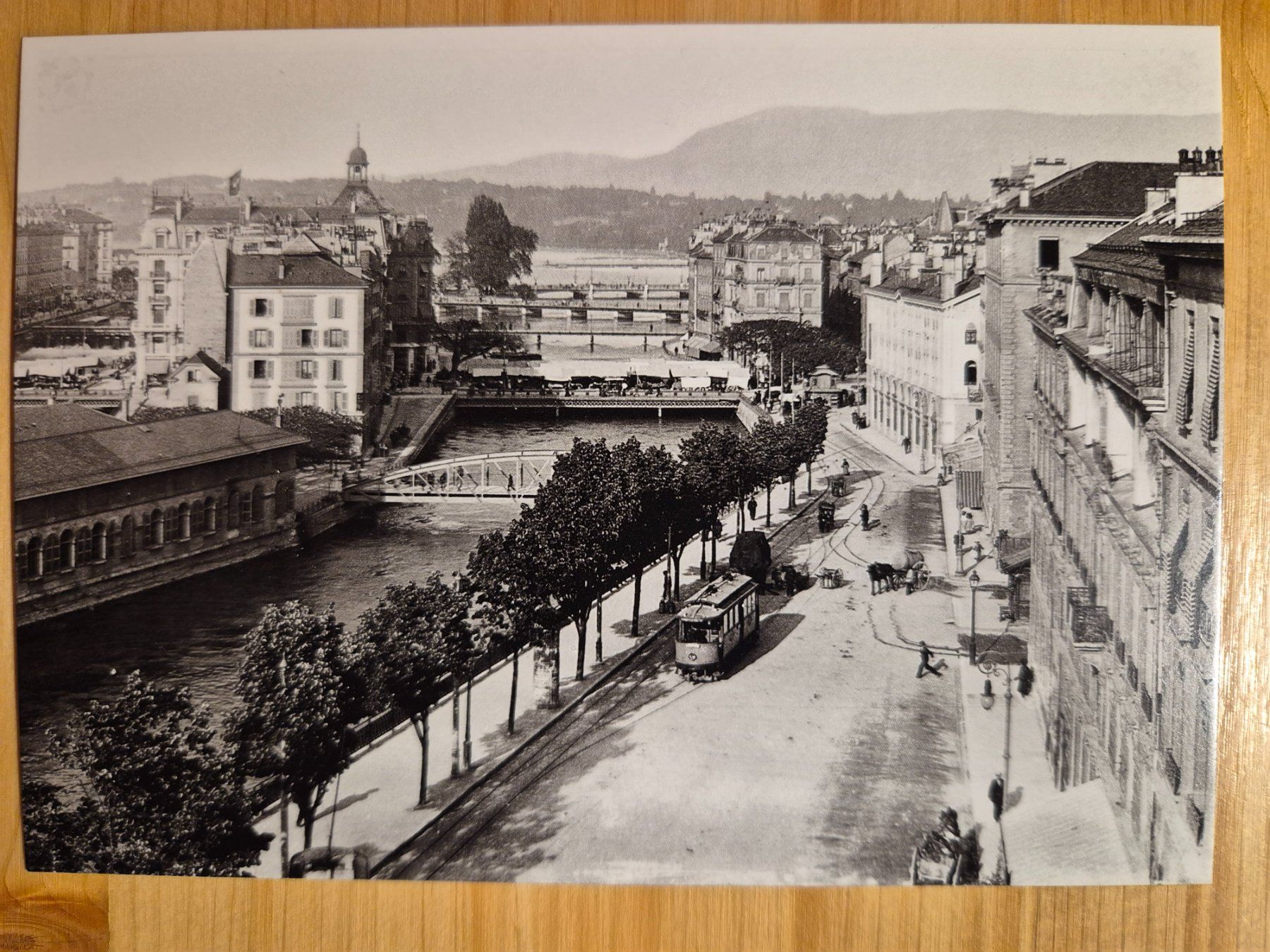 Cartoline postali: Genève de jadis - le quai de la Poste, tramway – Nuovo (secondo la descrizione) da St-Léonard venduto da thipif